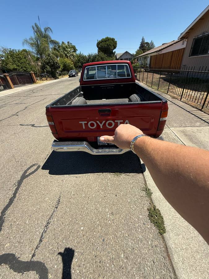 Toyota-pickup-1992-red-4