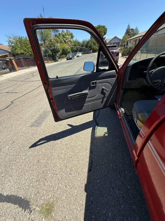 Toyota-pickup-1992-red-8