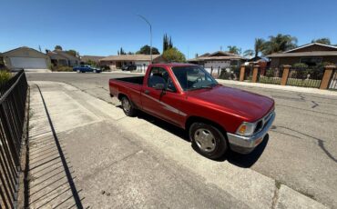 Toyota-pickup-1992-red