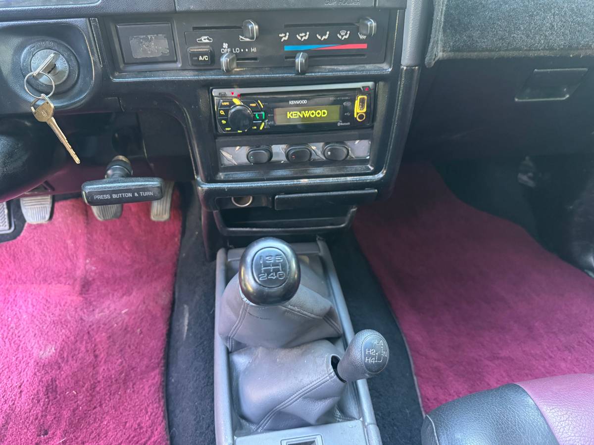 Toyota-pickup-1994-red-10