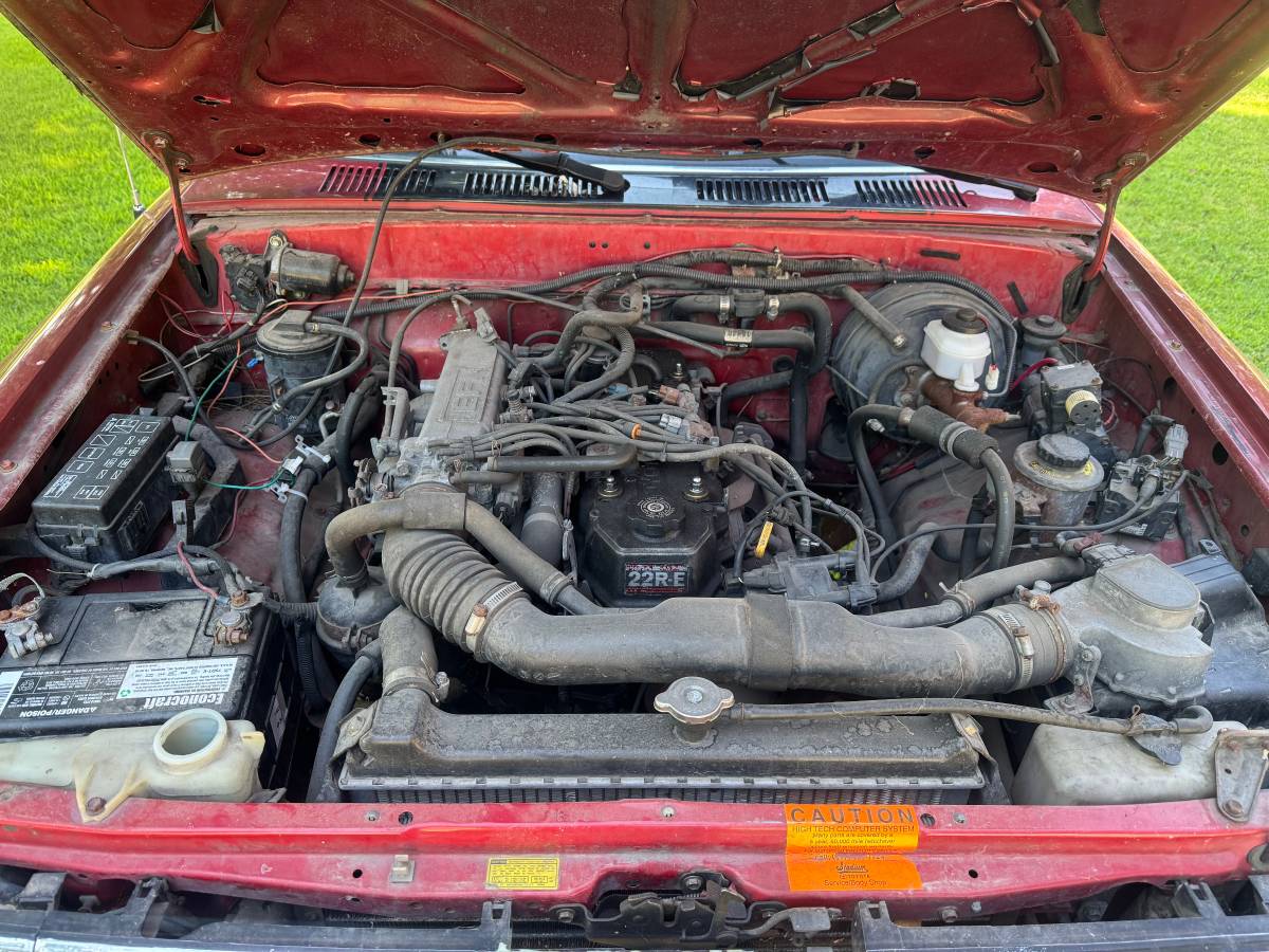 Toyota-pickup-1994-red-12