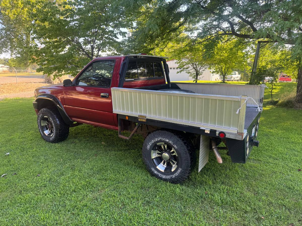 Toyota-pickup-1994-red-2