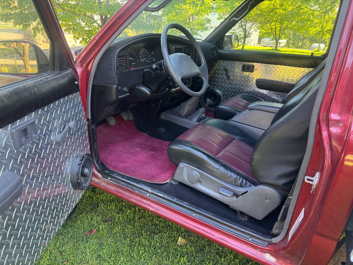 Toyota-pickup-1994-red-7