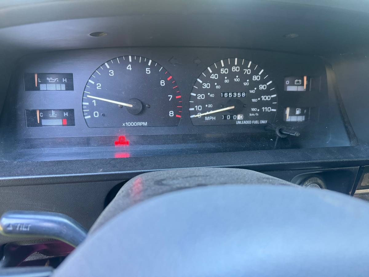 Toyota-pickup-1994-red-9