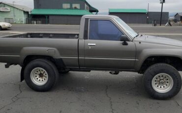Toyota-pickup-4wd-1988-grey-2