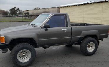 Toyota-pickup-4wd-1988-grey
