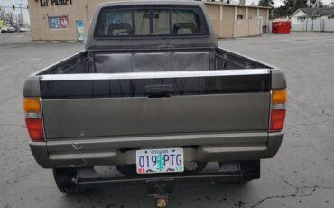 Toyota-pickup-4wd-1988-grey-4