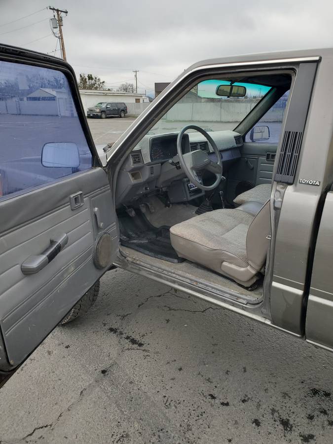 Toyota-pickup-4wd-1988-grey-7