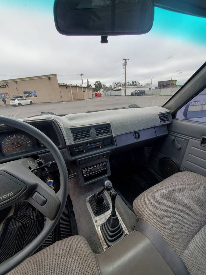 Toyota-pickup-4wd-1988-grey-9