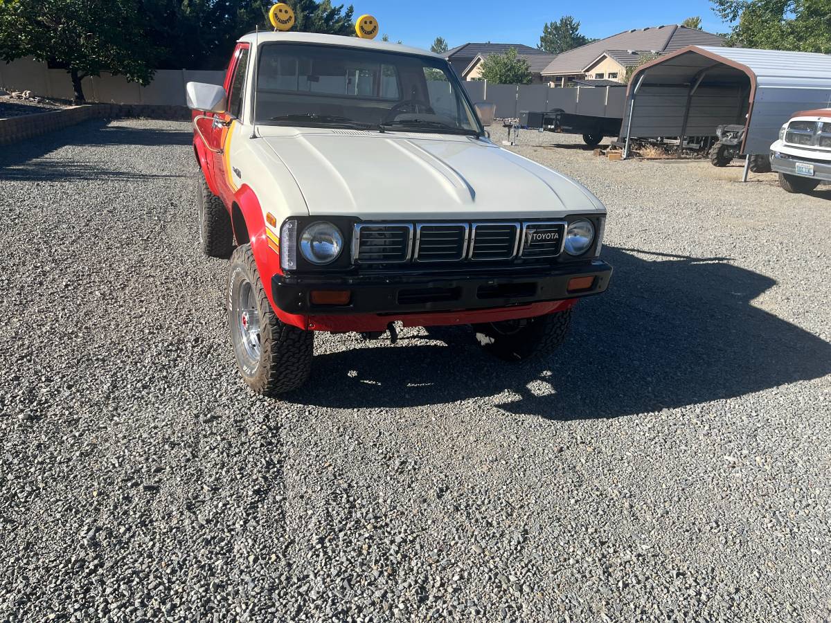 Toyota-pickup-4x4-1981-2