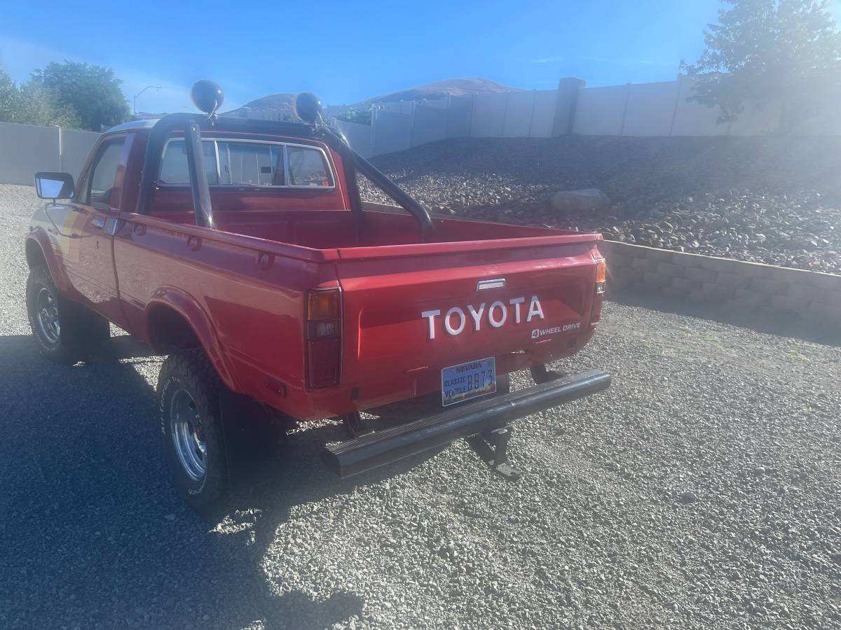 Toyota-pickup-4x4-1981-3