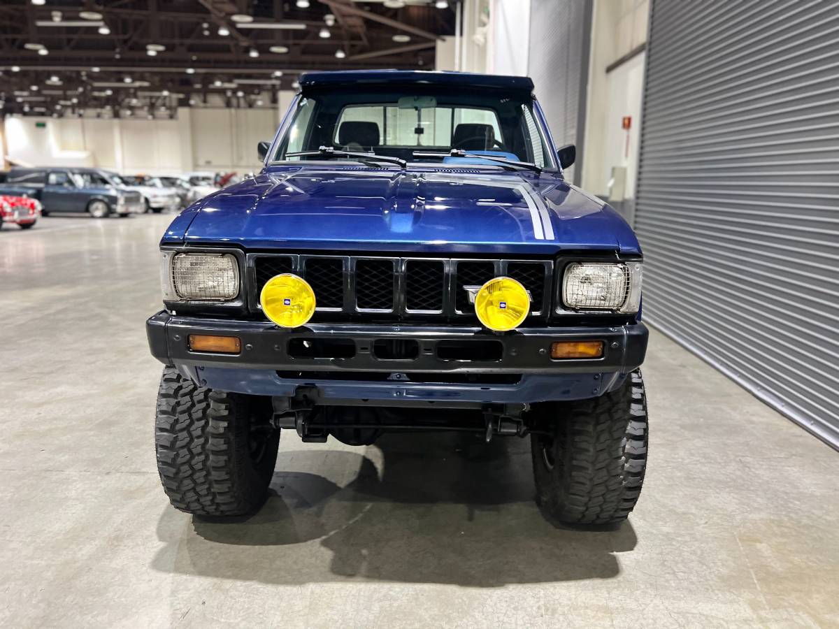 Toyota-pickup-4x4-1983-blue-1