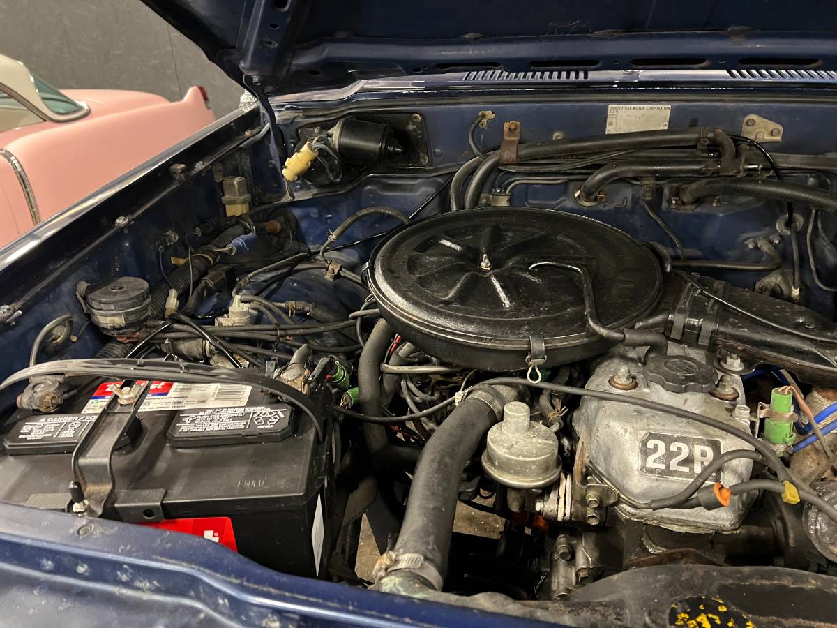 Toyota-pickup-4x4-1983-blue-14