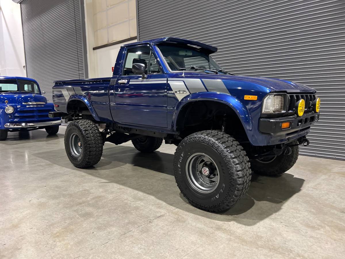 Toyota-pickup-4x4-1983-blue-2