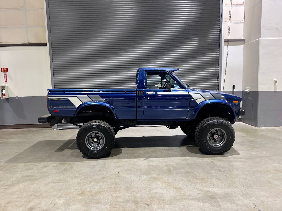 Toyota-pickup-4x4-1983-blue-3