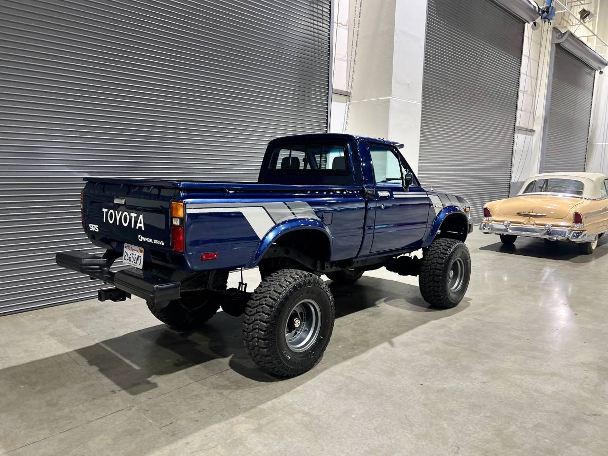 Toyota-pickup-4x4-1983-blue-4