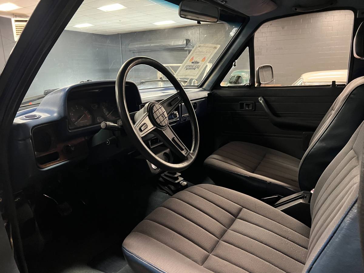 Toyota-pickup-4x4-1983-blue-5