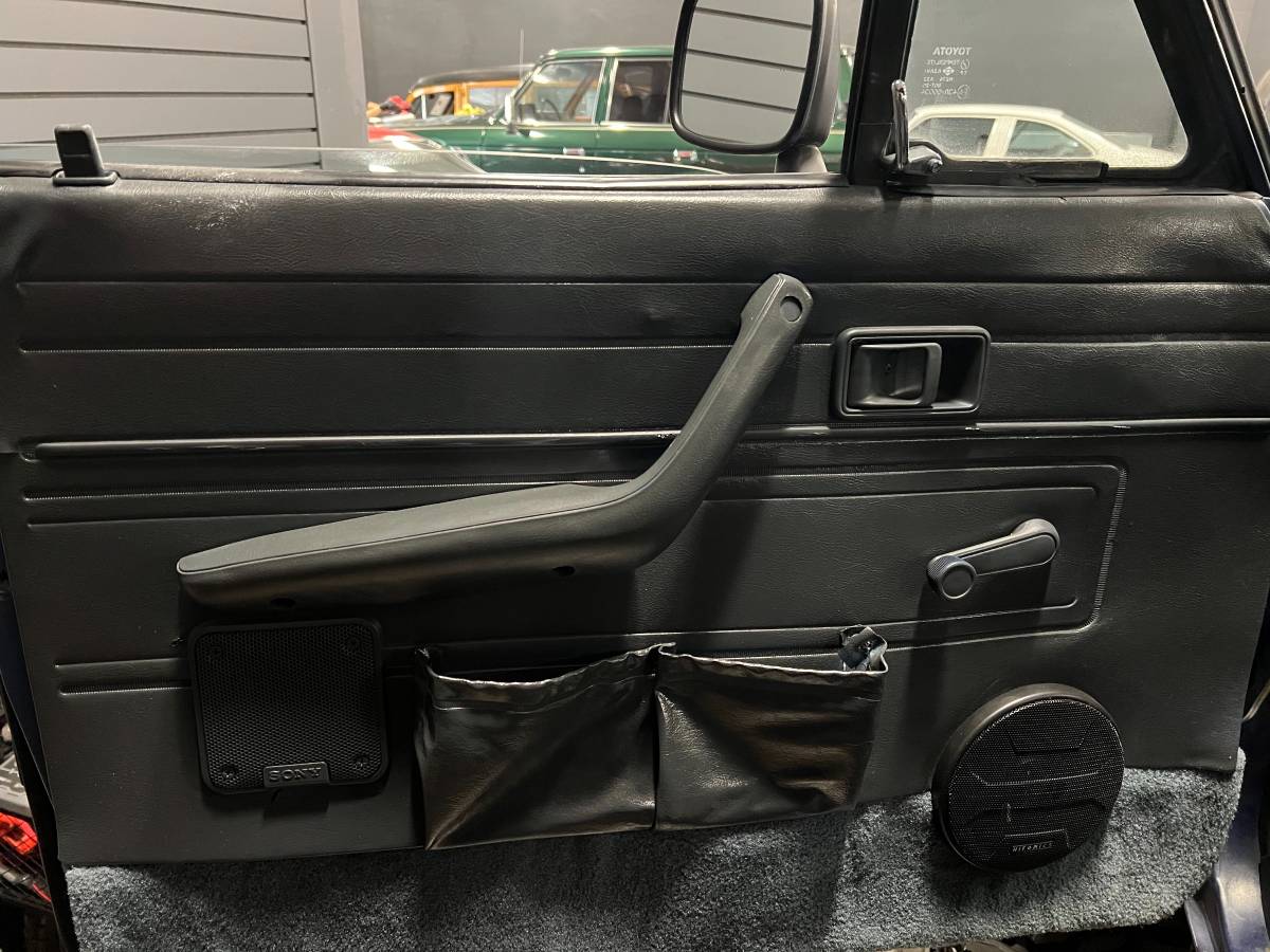Toyota-pickup-4x4-1983-blue-8