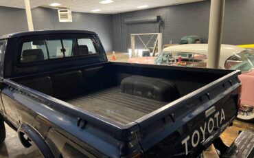 Toyota-pickup-4x4-1983-blue-9