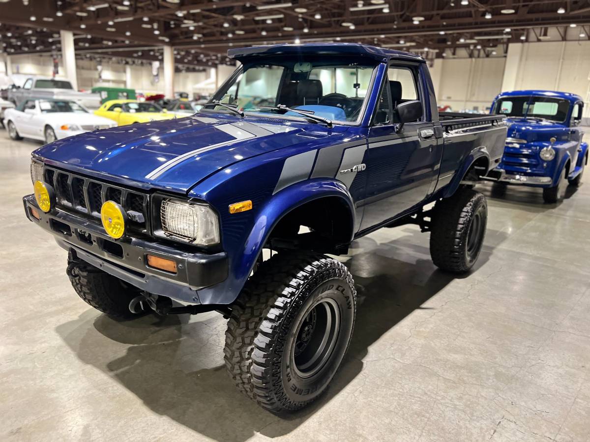 Toyota-pickup-4x4-1983-blue