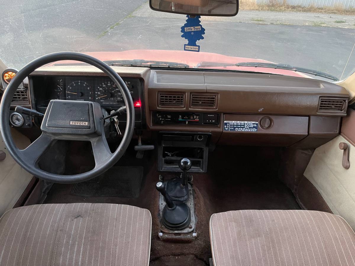 Toyota-pickup-4x4-1984-1