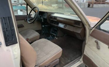 Toyota-pickup-4x4-1984-10