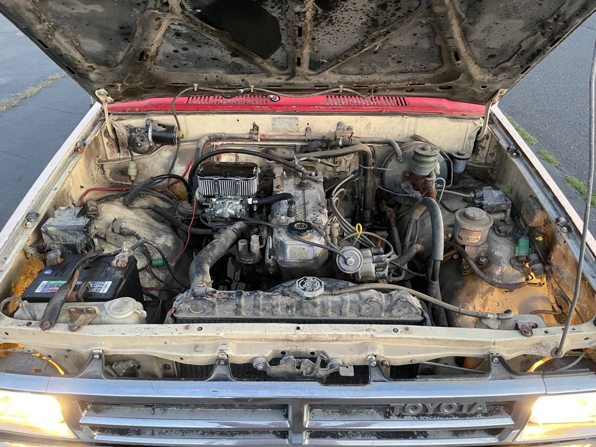 Toyota-pickup-4x4-1984-12