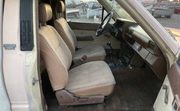 Toyota-pickup-4x4-1984-17