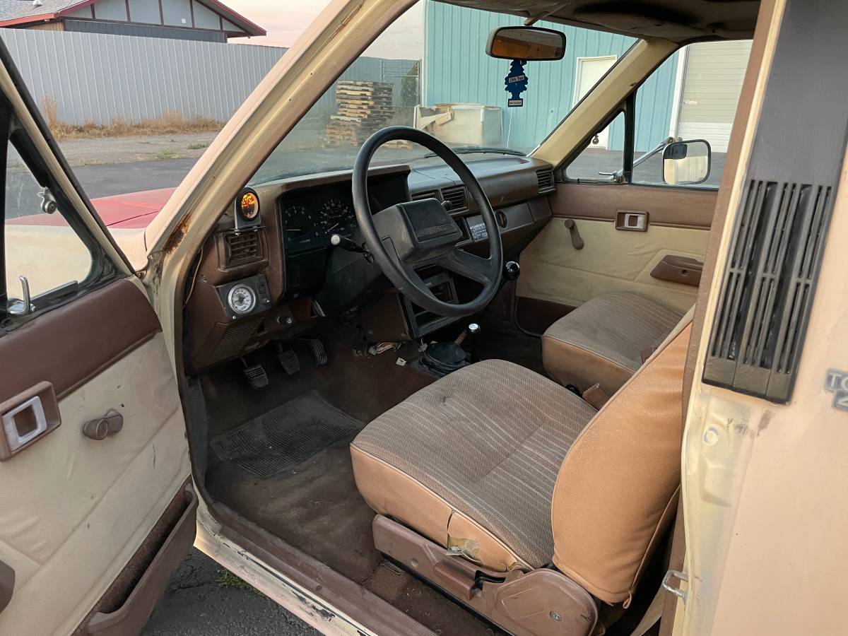 Toyota-pickup-4x4-1984-8