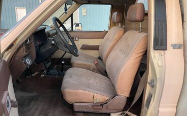 Toyota-pickup-4x4-1984-9