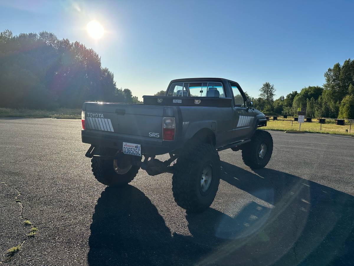 Toyota-pickup-4x4-1985-5