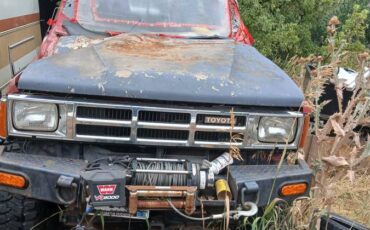 Toyota-pickup-4x4-1987-red-1
