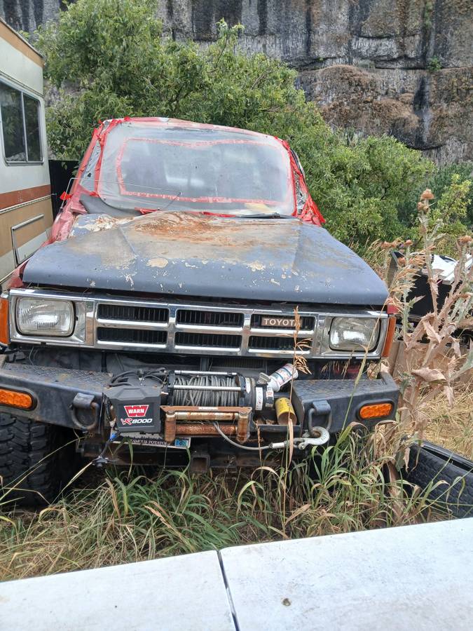 Toyota-pickup-4x4-1987-red-1