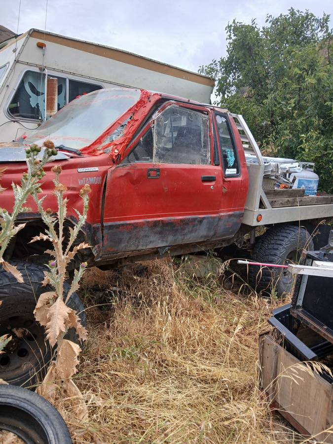 Toyota-pickup-4x4-1987-red-2