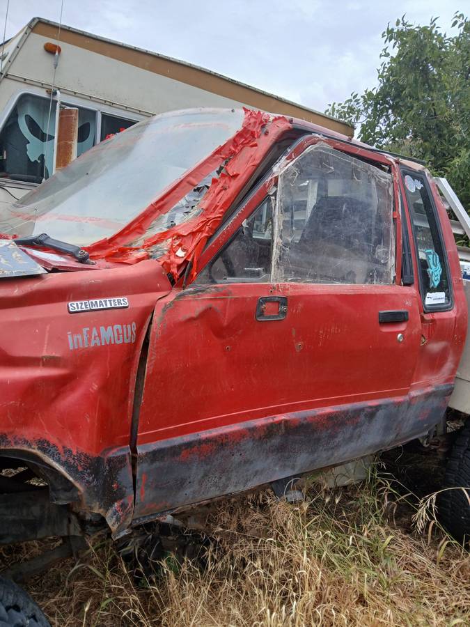 Toyota-pickup-4x4-1987-red