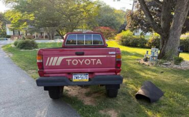 Toyota-pickup-4x4-1988-red-1