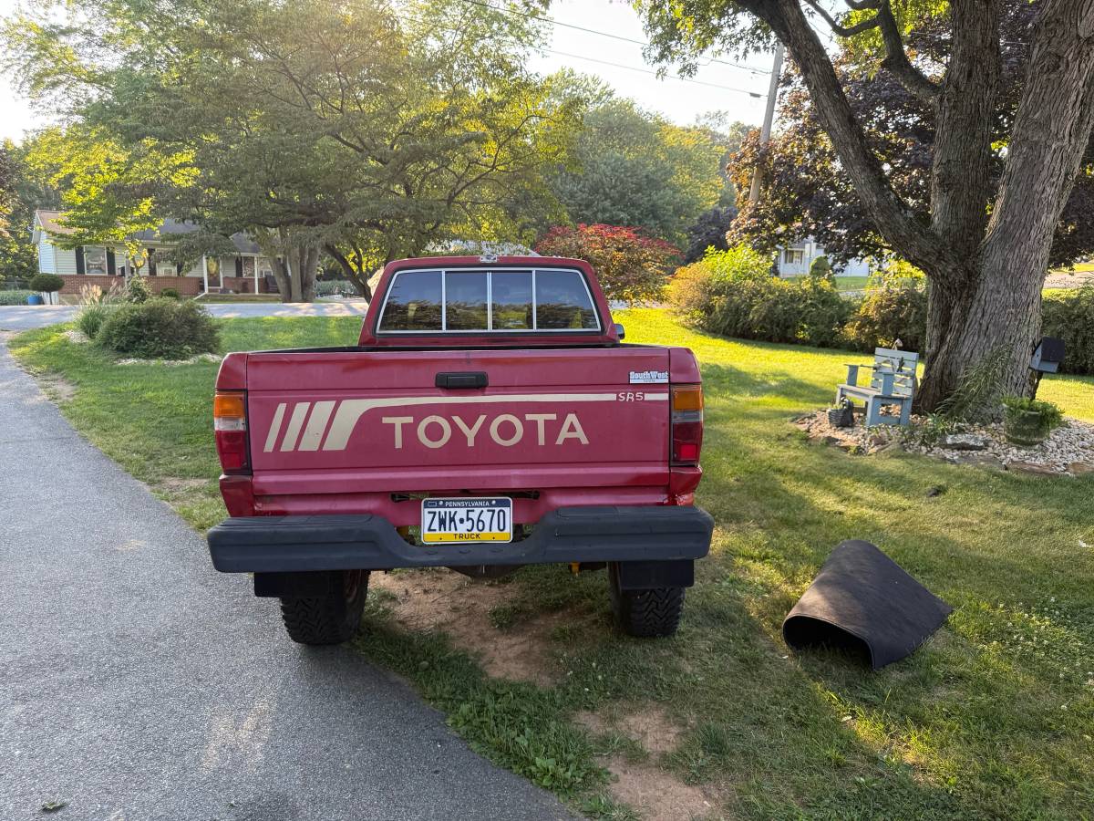 Toyota-pickup-4x4-1988-red-1