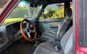 Toyota-pickup-4x4-1988-red-10