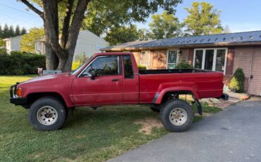Toyota-pickup-4x4-1988-red