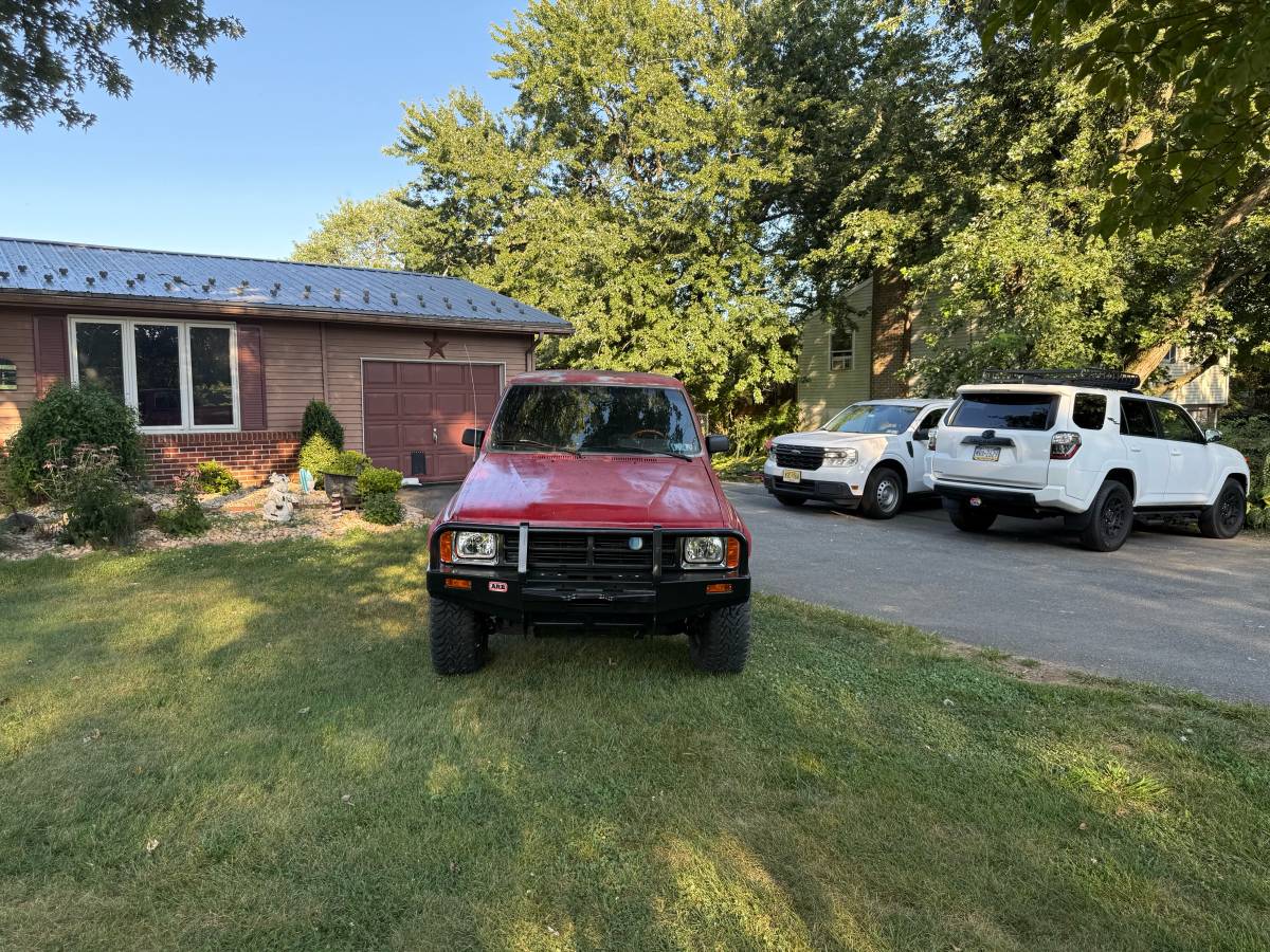 Toyota-pickup-4x4-1988-red-3