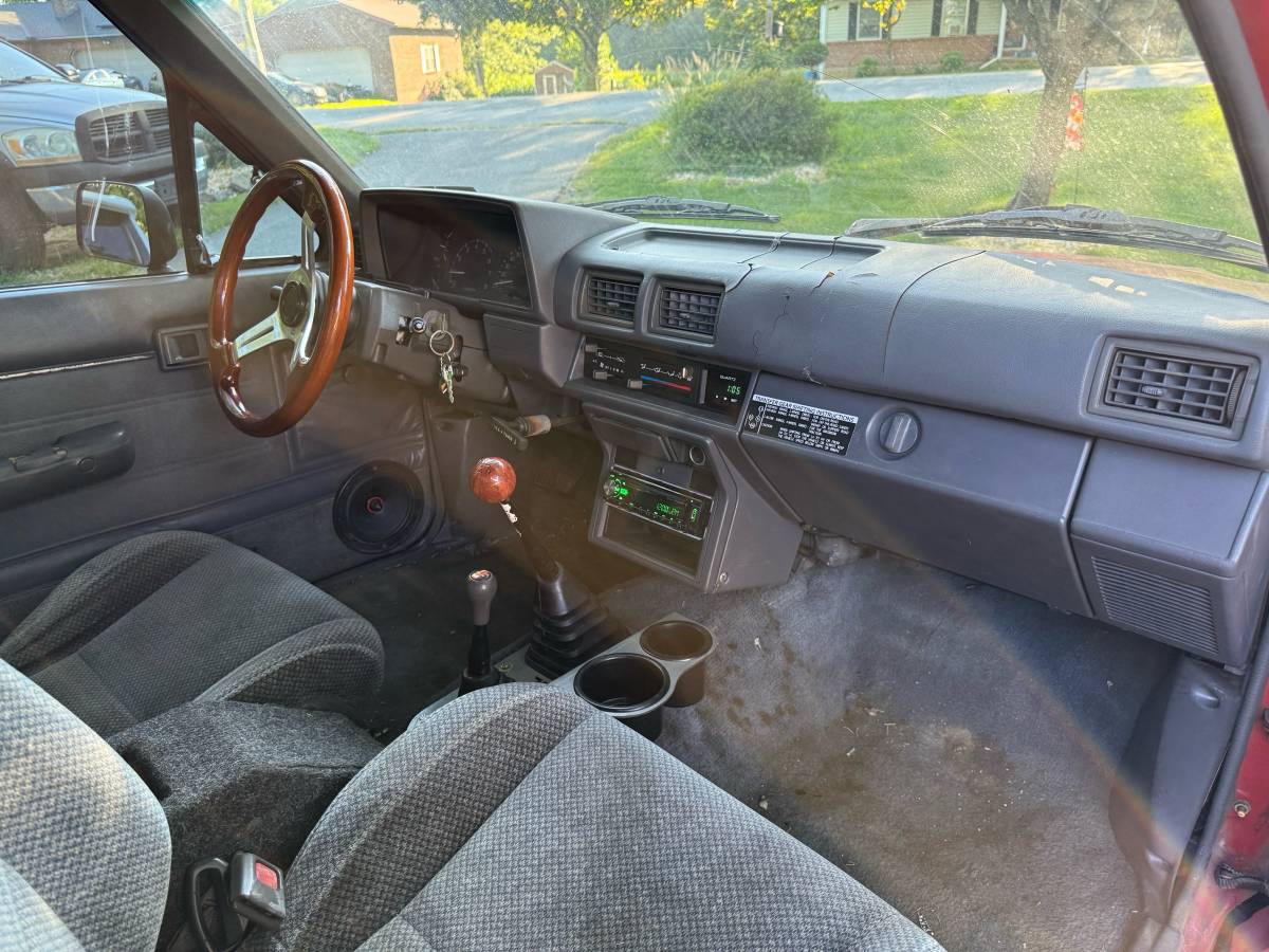 Toyota-pickup-4x4-1988-red-7