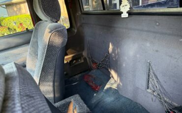 Toyota-pickup-4x4-1988-red-8