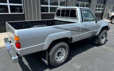 Toyota-pickup-4x4-1988-silver-3
