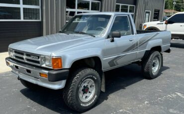 Toyota-pickup-4x4-1988-silver
