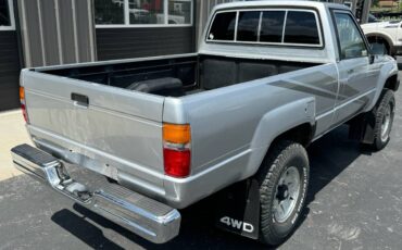 Toyota-pickup-4x4-1988-silver-4
