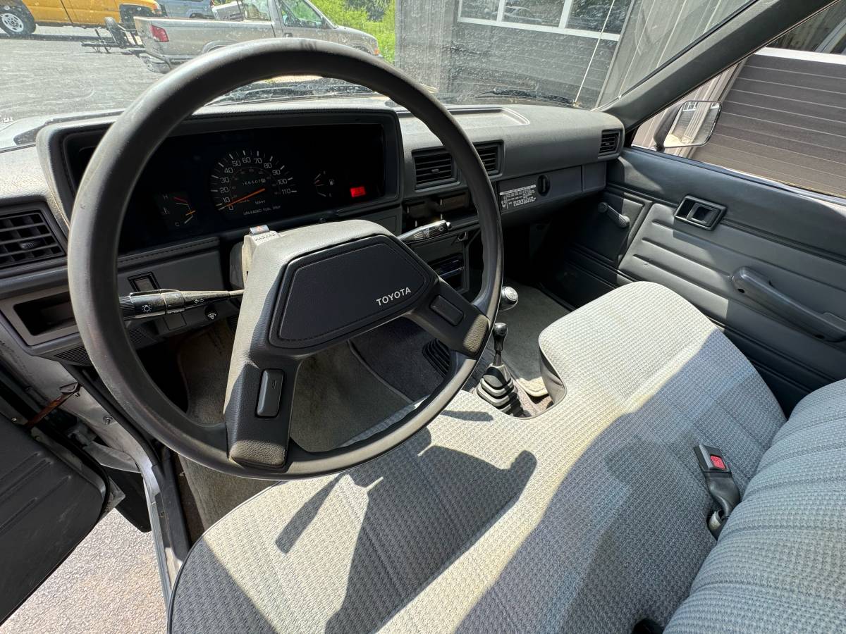 Toyota-pickup-4x4-1988-silver-6