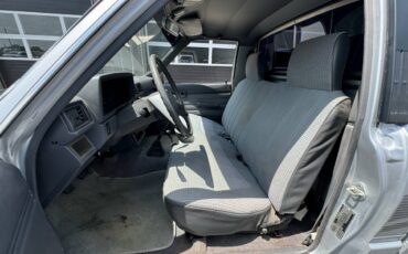 Toyota-pickup-4x4-1988-silver-7