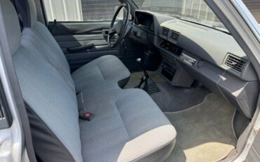 Toyota-pickup-4x4-1988-silver-8