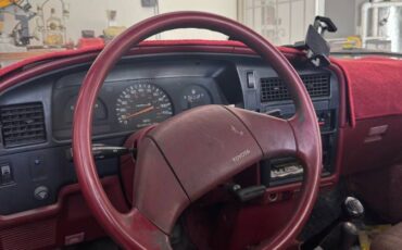 Toyota-pickup-4x4-1989-red-11