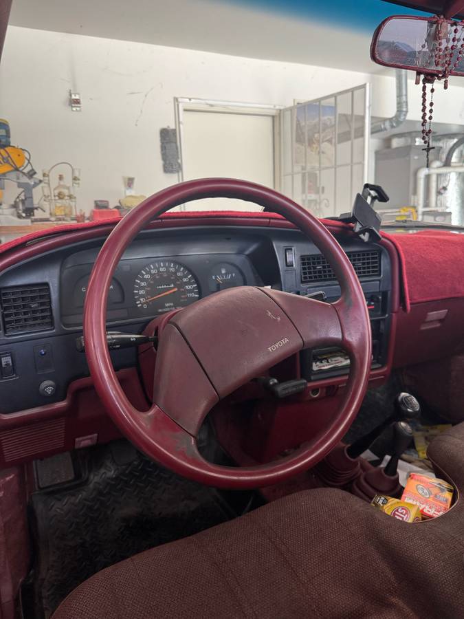Toyota-pickup-4x4-1989-red-11